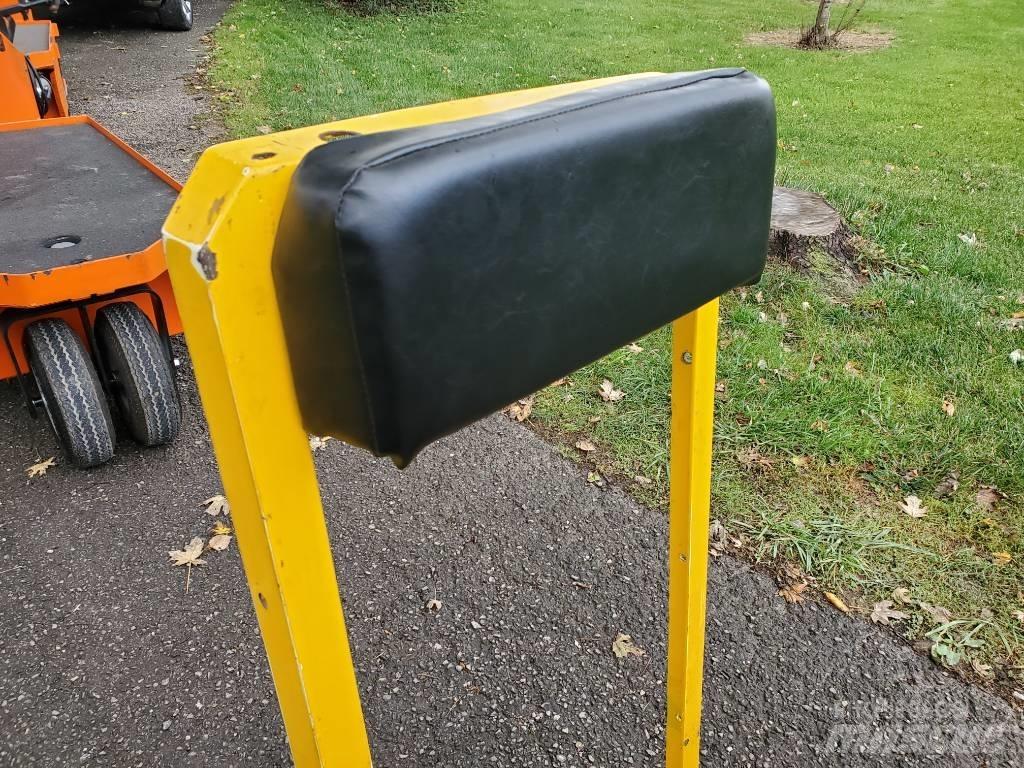 Taylor-Dunn SC090 Vetotrukit