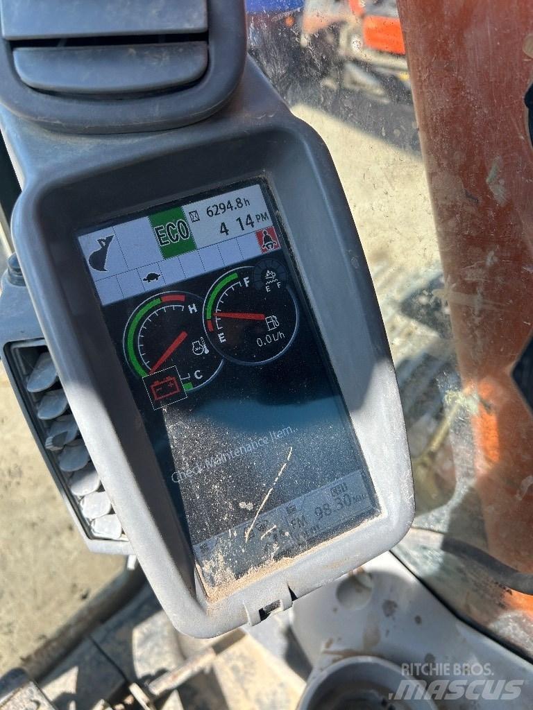 Hitachi ZX 135 US-6 Telakaivukoneet