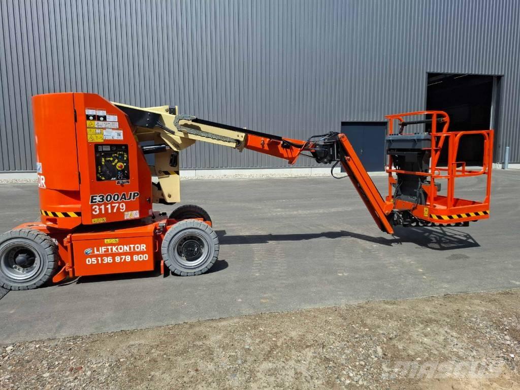 JLG E 300 AJP Kuukulkijat