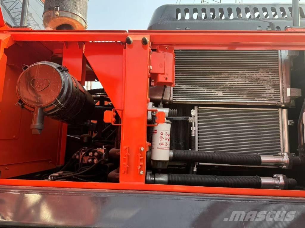 Doosan DX 300 LCA Telakaivukoneet