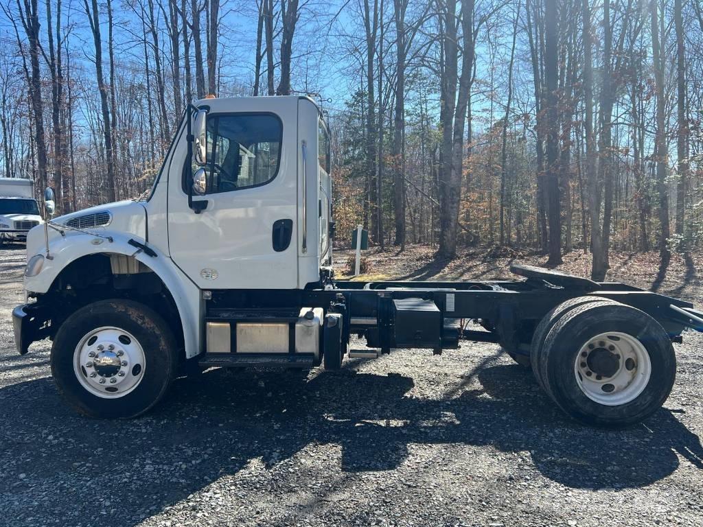 Freightliner M2106 Vetopöytäautot