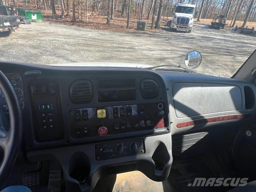 Freightliner M2106 Vetopöytäautot