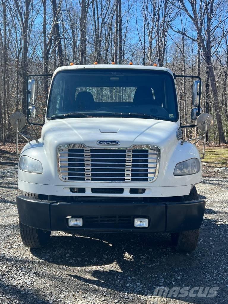 Freightliner M2106 Vetopöytäautot