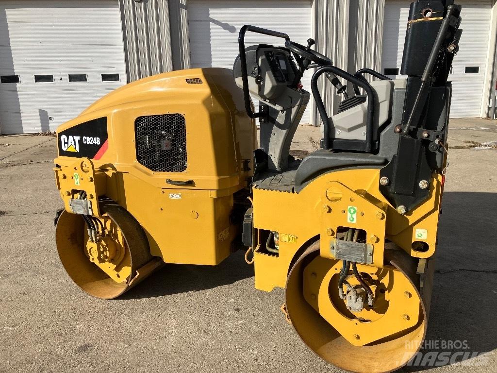 CAT CB 24 B Tandemjyrät