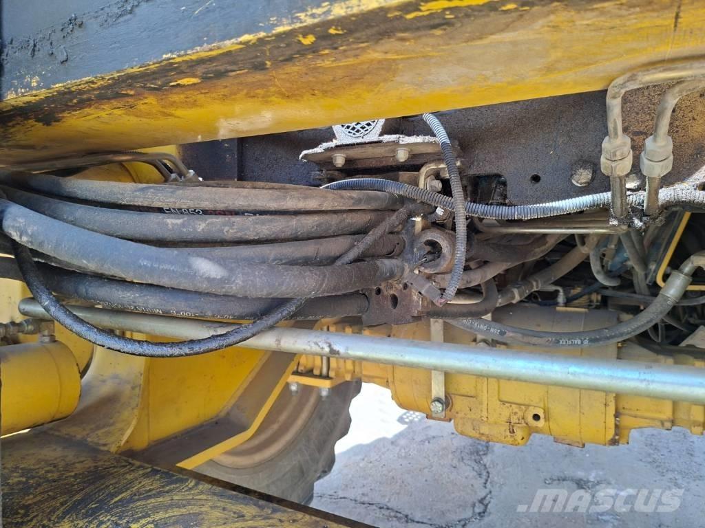Komatsu WB 91 R Kaivurikuormaajat