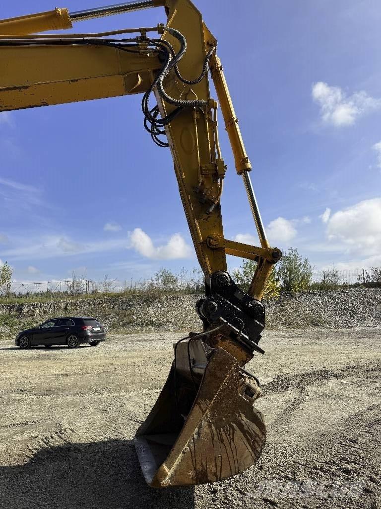 Komatsu PC 228 US-3 Telakaivukoneet