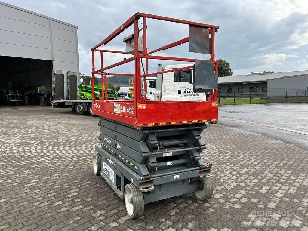 SkyJack SJ III 4632 Saksilavat
