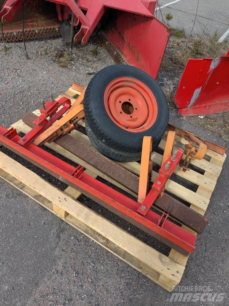 Tume ESA 4800 Äkeet