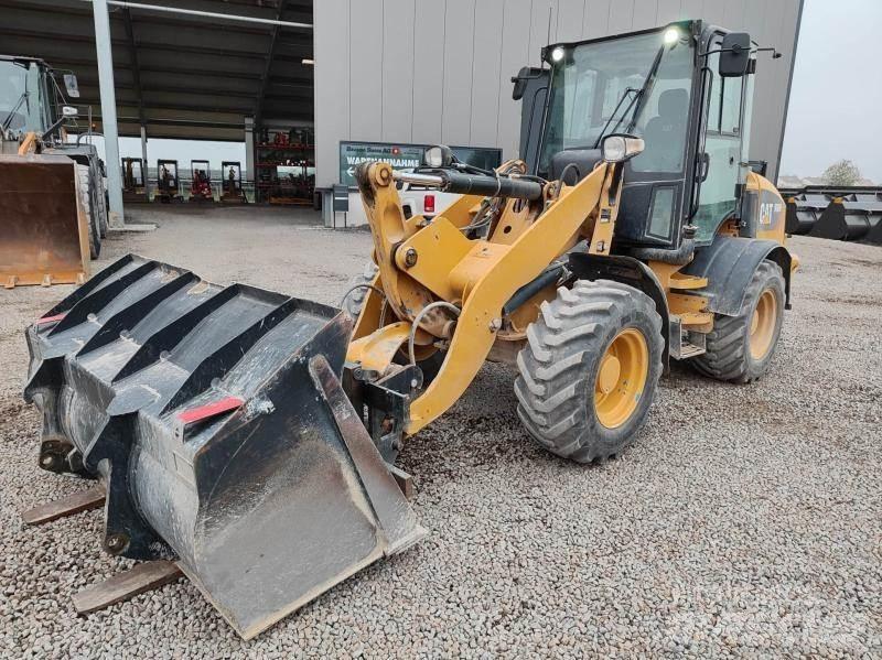 CAT 908 Pyöräkuormaajat