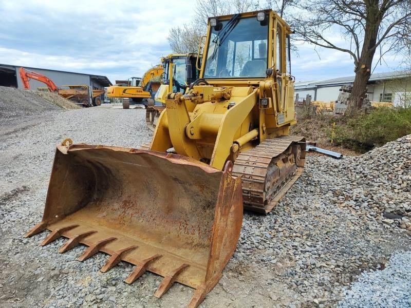 CAT 943 Telakuormaajat