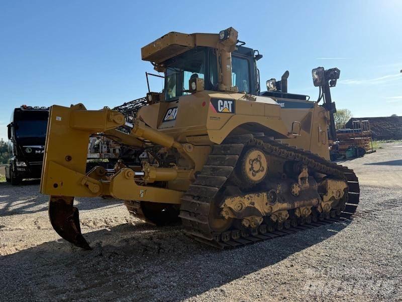 CAT D8T Telaketjupuskutraktorit