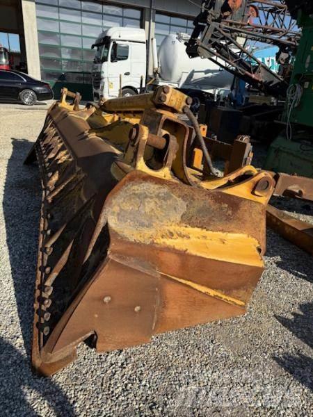 CAT D8T Telaketjupuskutraktorit