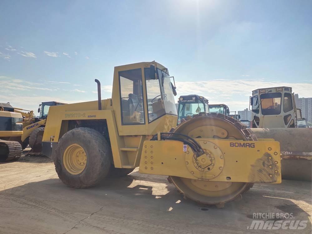 Bomag BW 217 Yksivalssijyrät