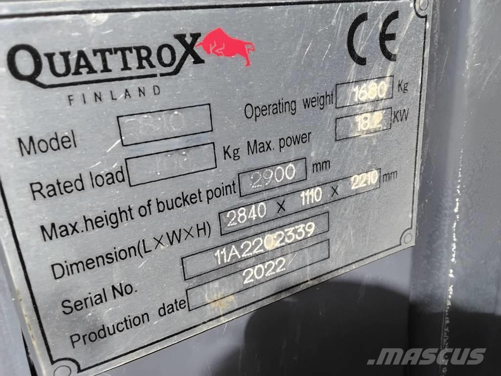 QuattroX 810 Pienkuormaajat
