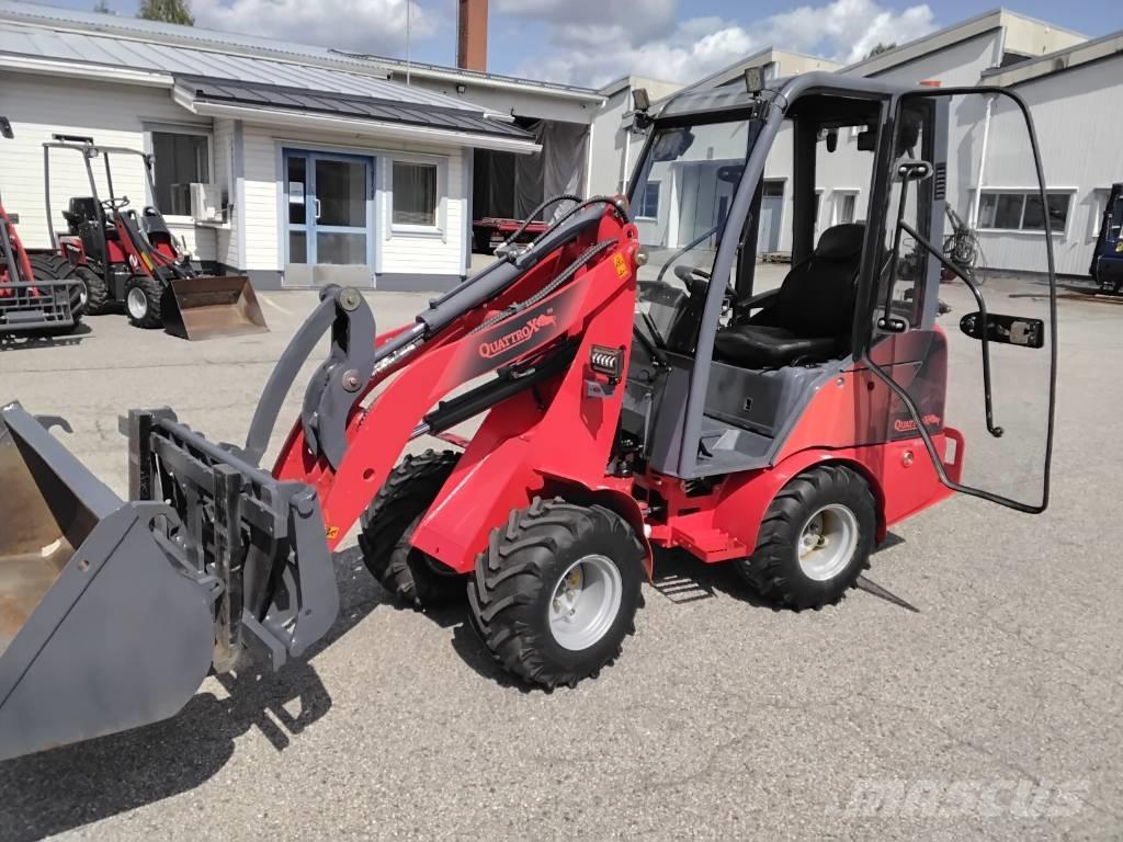 QuattroX 810 Pienkuormaajat