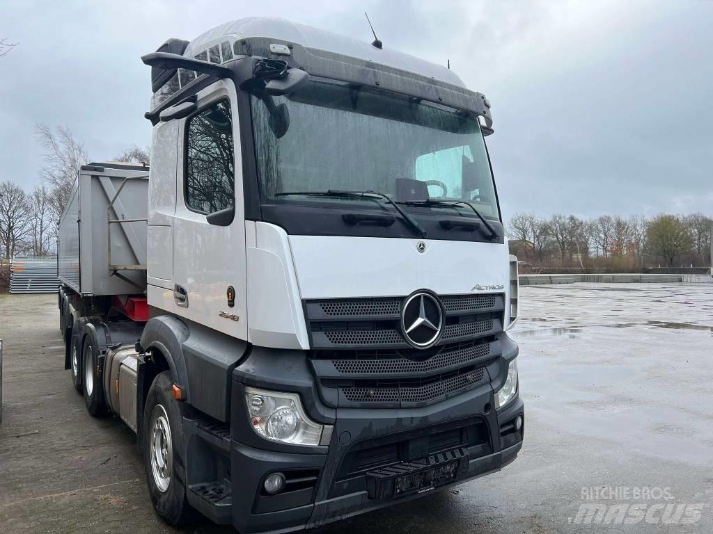 Mercedes-Benz 2548 Vetopöytäautot