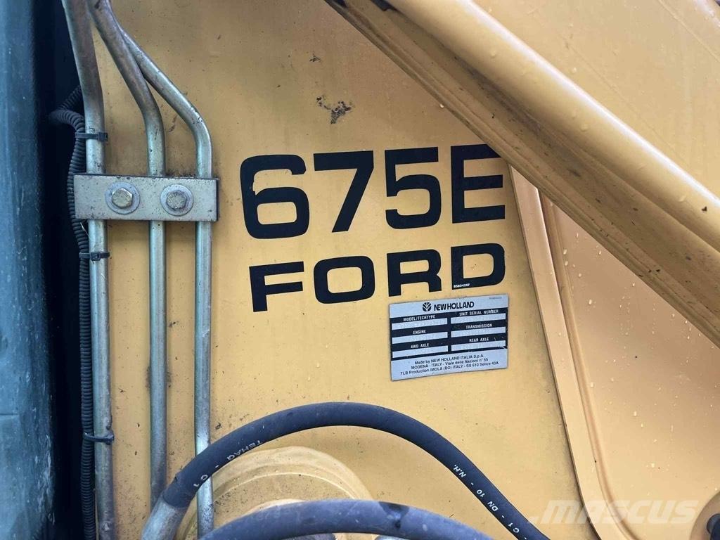 New Holland 675 E Kaivurikuormaajat