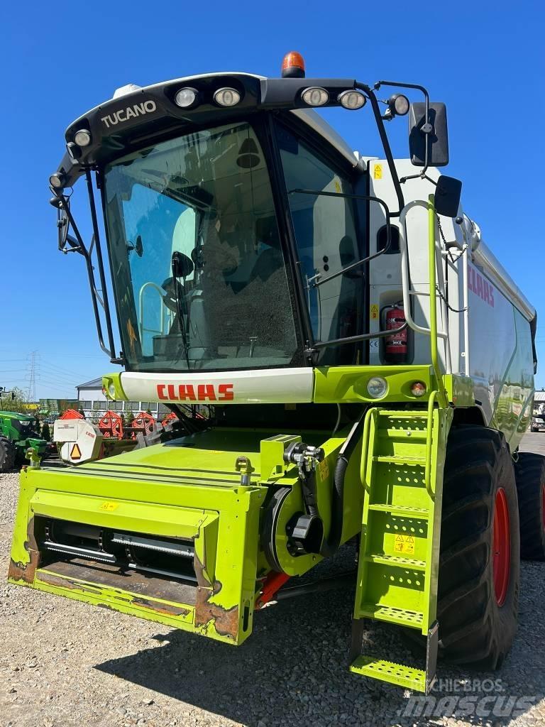 CLAAS Tucano 440 Leikkuupuimurit