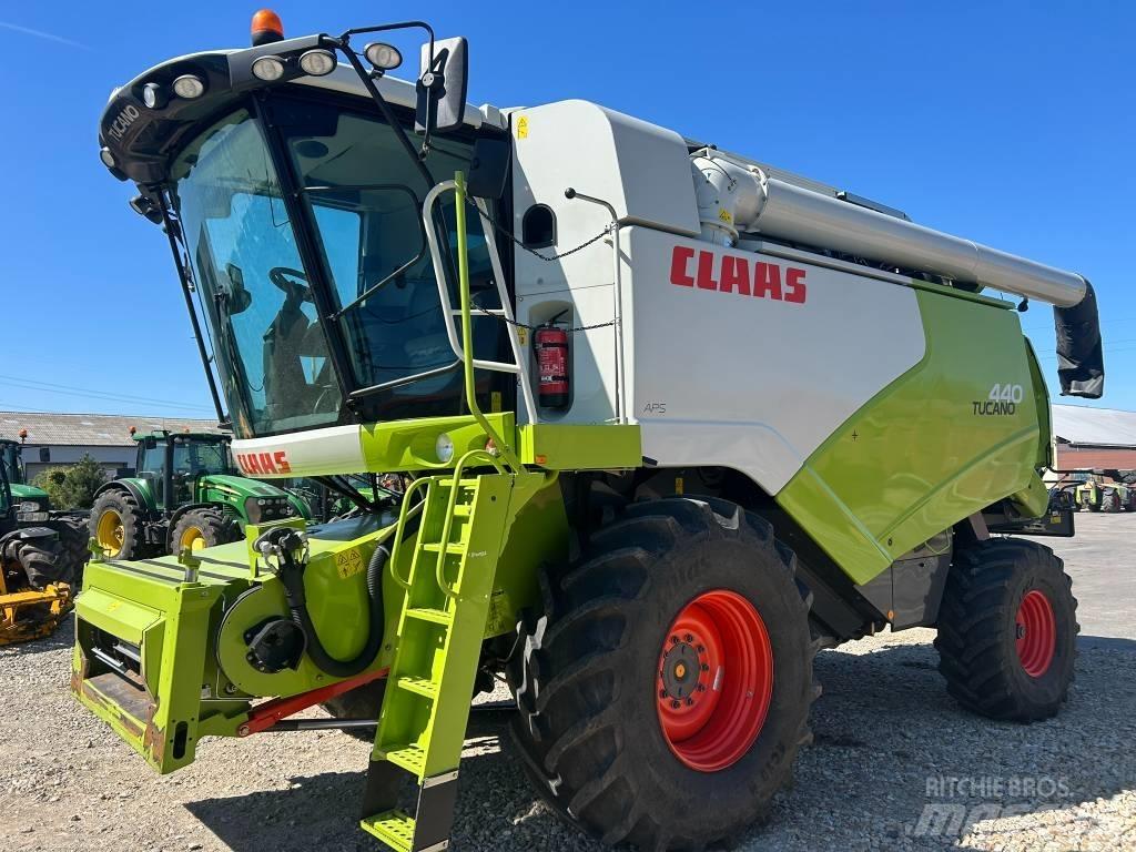 CLAAS Tucano 440 Leikkuupuimurit