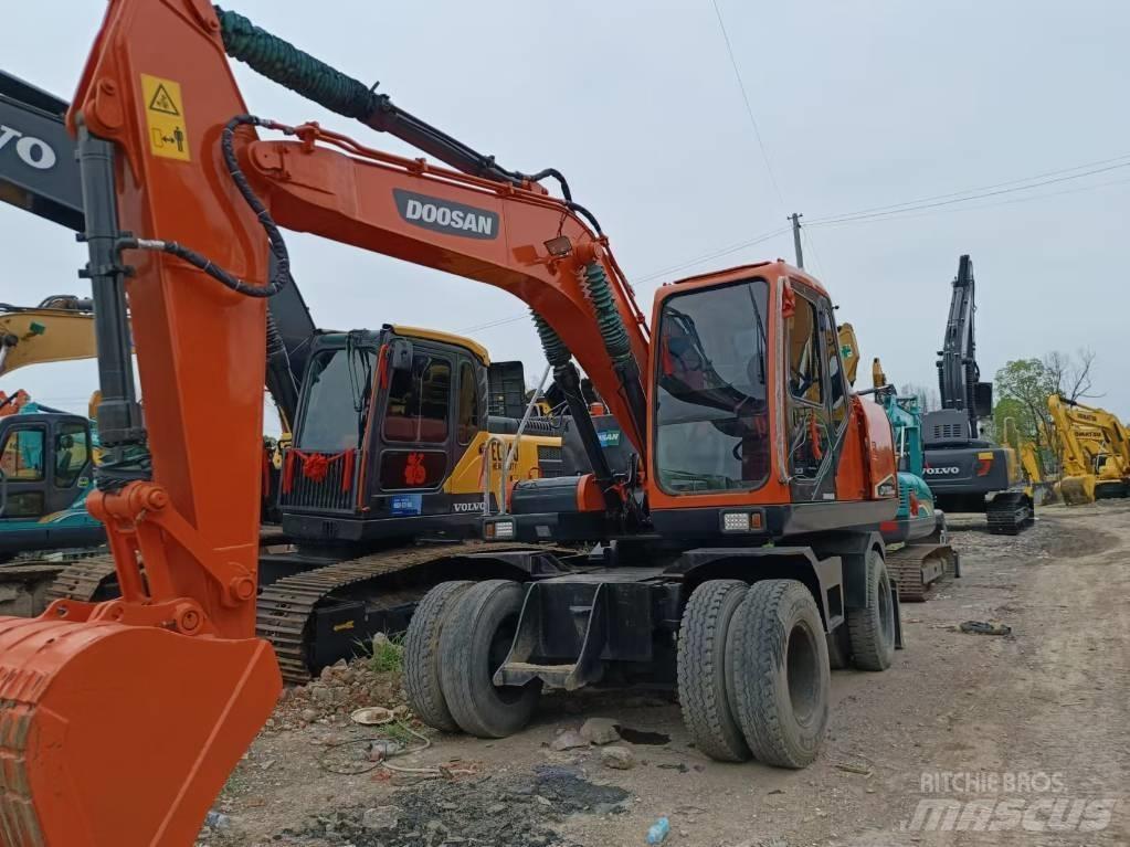 Doosan 150 W-7 Pyöräkaivukoneet
