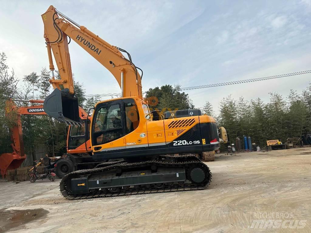 Hyundai R220 Telakaivukoneet