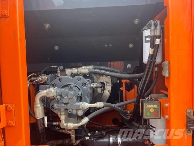 Doosan DX 140 LC-3 Telakaivukoneet