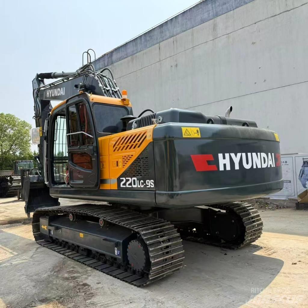 Hyundai R220LC-9S Midikaivukoneet 7t - 12t