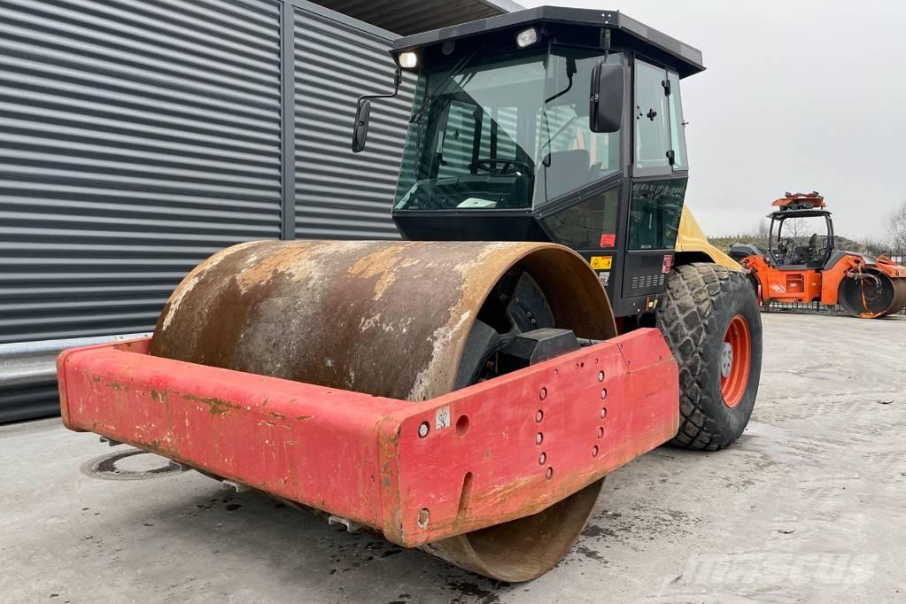 Dynapac CA302D Yksivalssijyrät