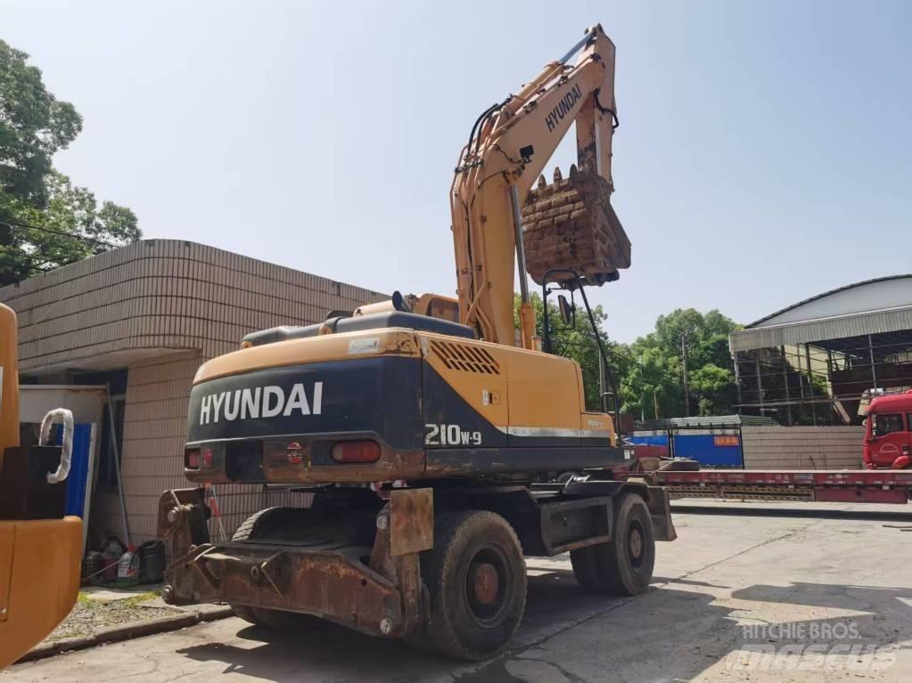 Hyundai R210W-9 Pyöräkaivukoneet