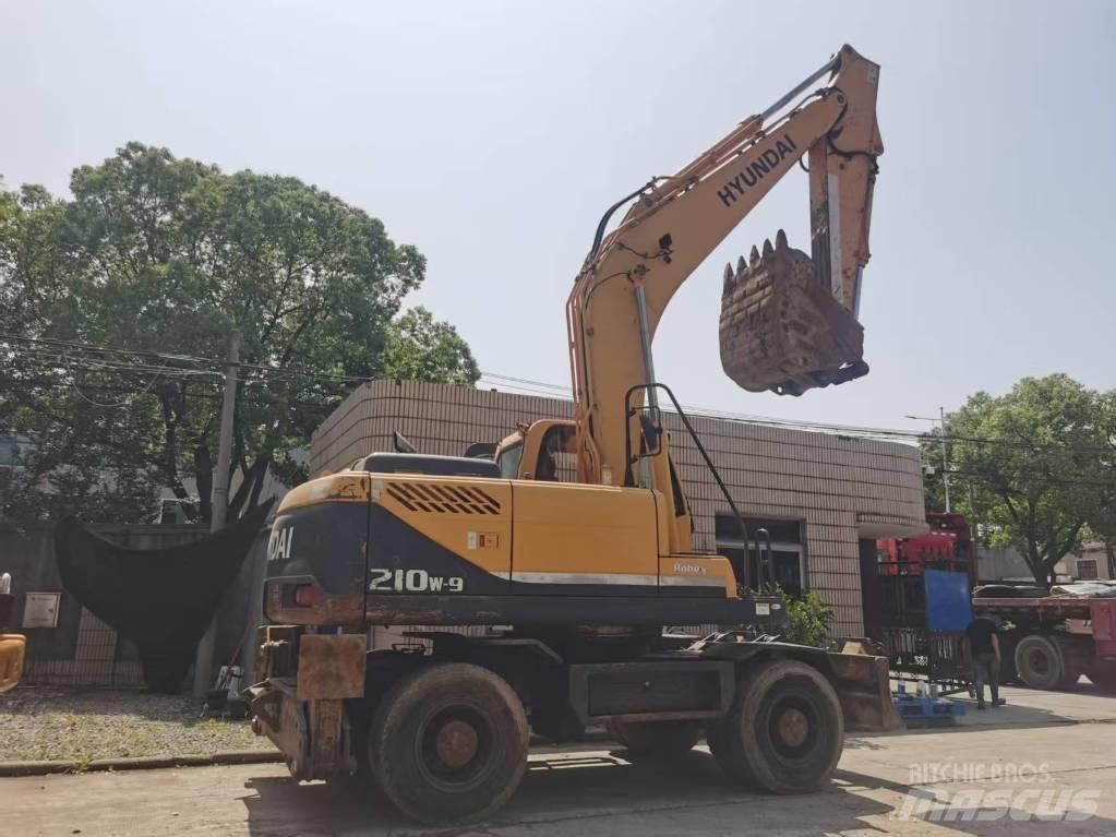 Hyundai R210W-9 Pyöräkaivukoneet
