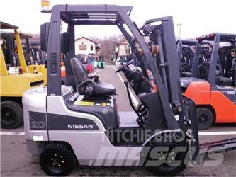 Nissan NP1F1M20J Nestekaasutrukit