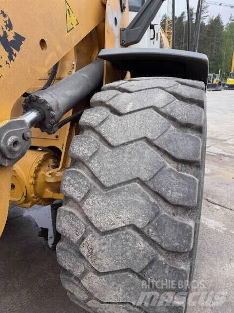 Liebherr L 566 Pyöräkuormaajat