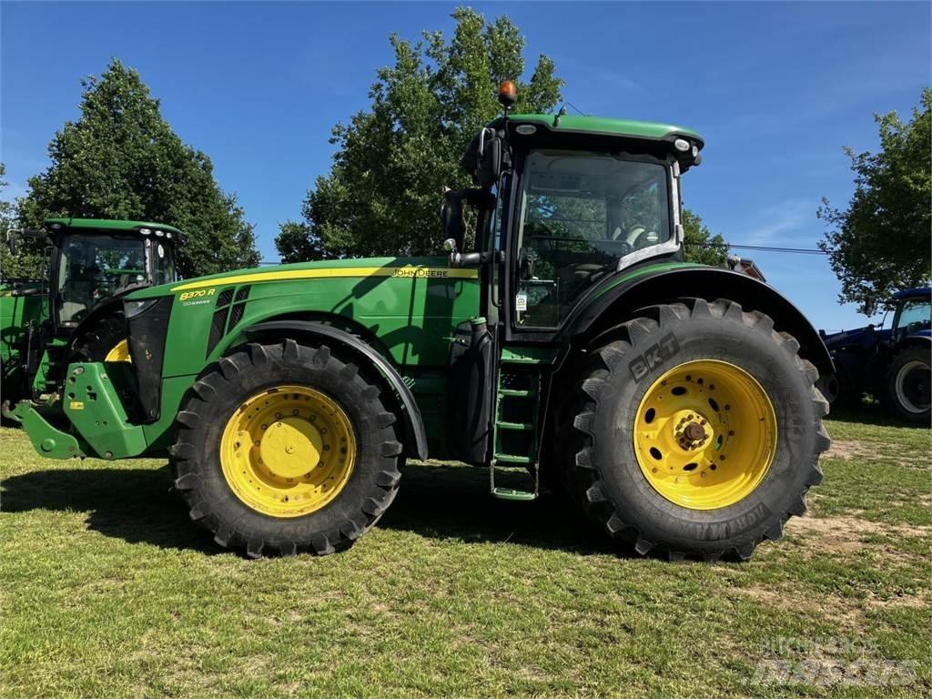 John Deere 8370R Traktorit