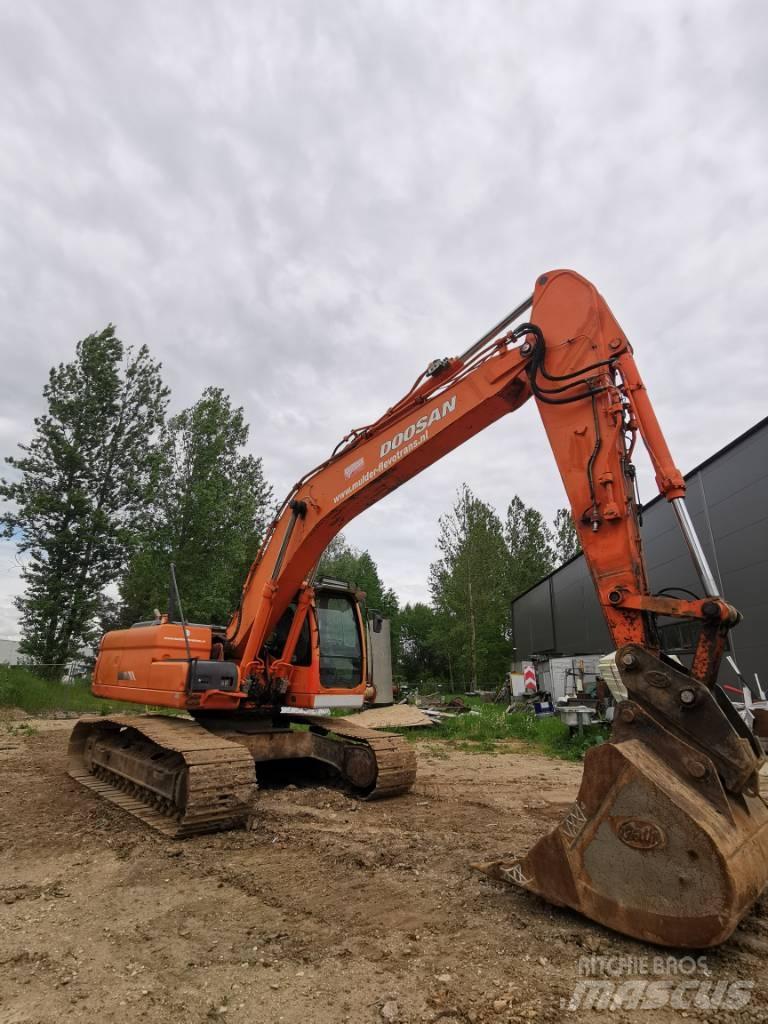 Doosan DX 225 LC Telakaivukoneet
