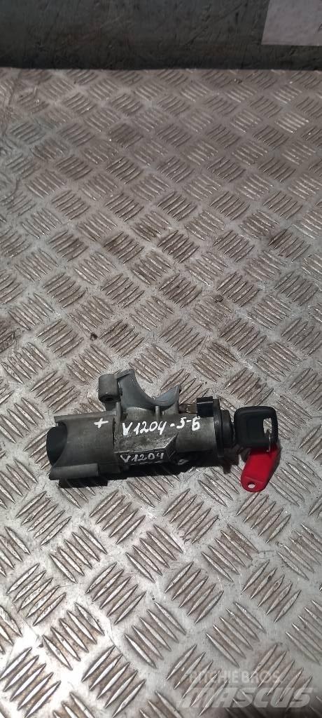 Volvo FH 12   1063433 Ohjaamot ja sisustat