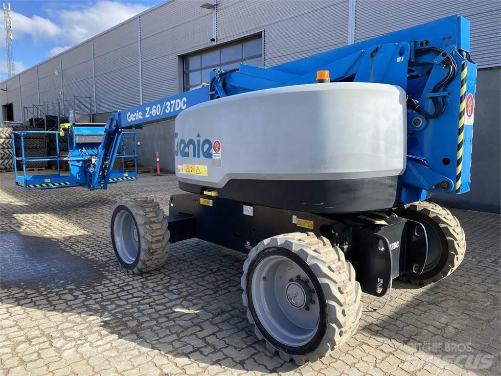Genie Z60/37 DC Kuukulkijat