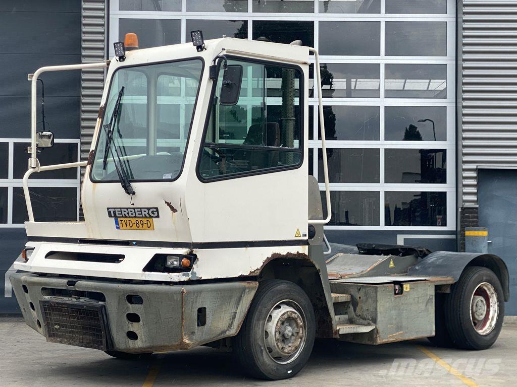 Terberg YT222 Vetopöytäautot