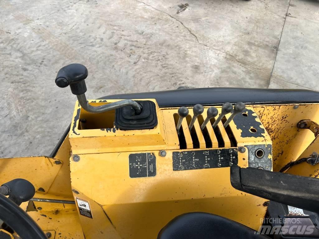 John Deere 210 LE Etukuormaimet ja kaivuulaitteet