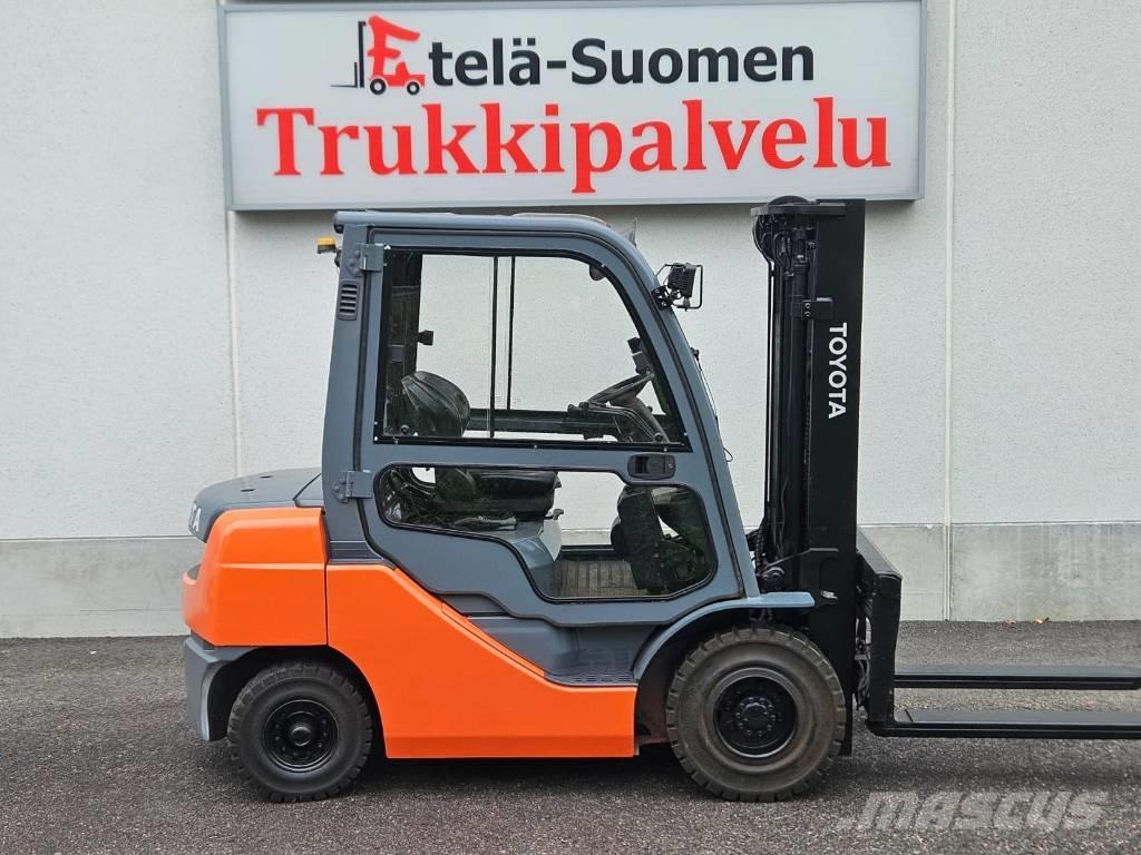 Toyota 02-8 FDF 25 Dieseltrukit