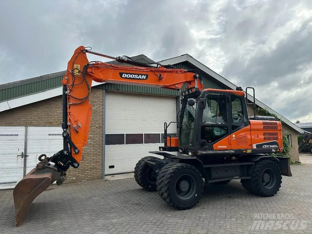 Doosan DX140W-5 Pyöräkaivukoneet