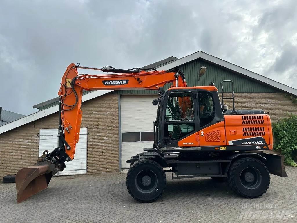 Doosan DX140W-5 Pyöräkaivukoneet