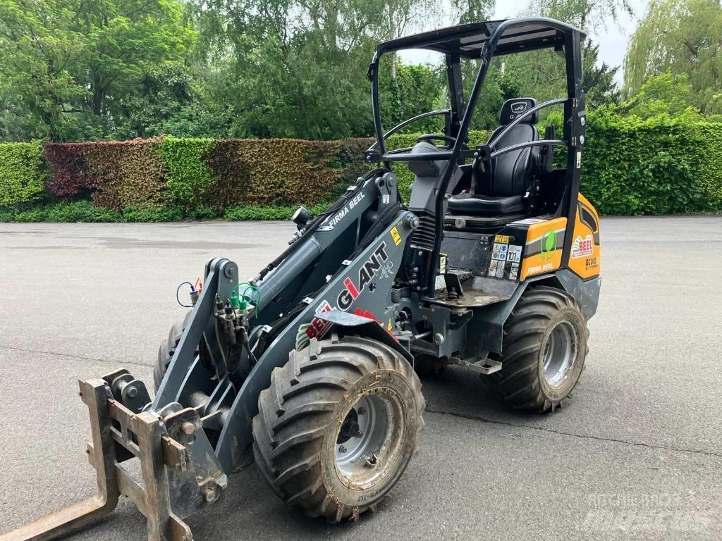 GiANT G2200E Liukuohjatut kuormaajat
