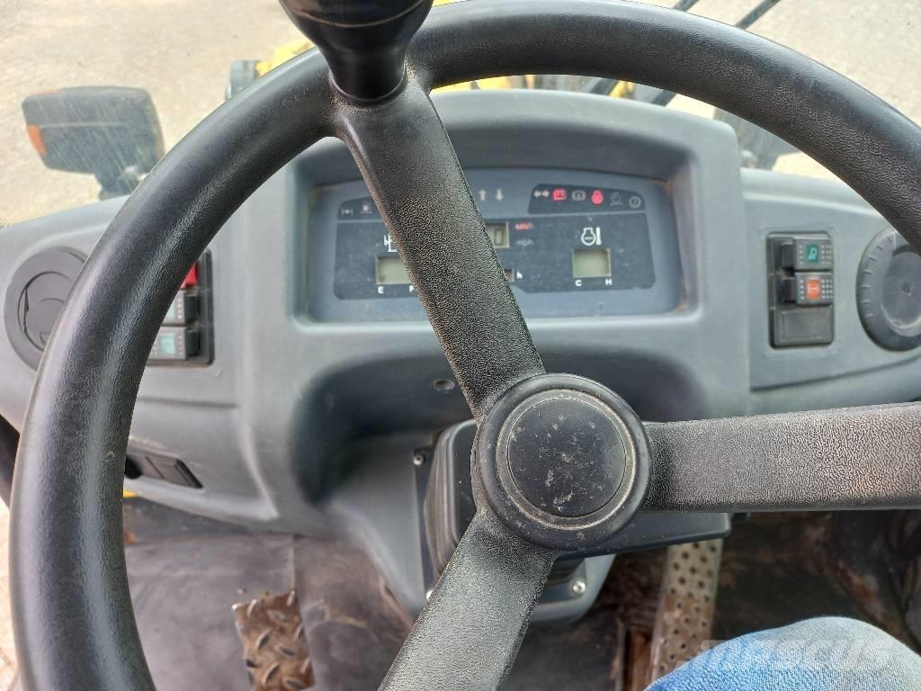 Komatsu WA 80-6 Pyöräkuormaajat