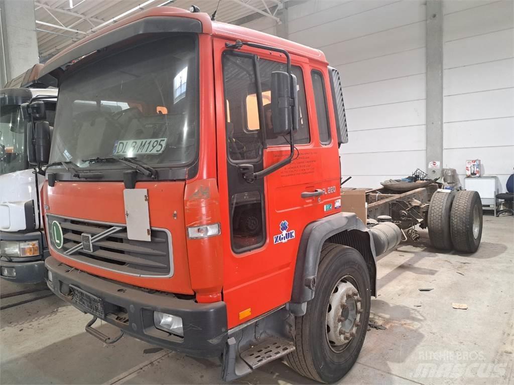 Volvo FL6 220 Vetopöytäautot