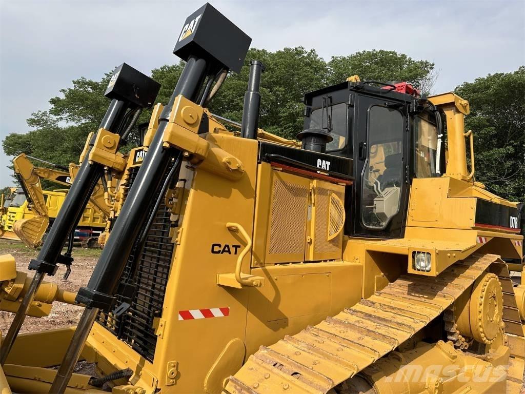 CAT D7R Telaketjupuskutraktorit