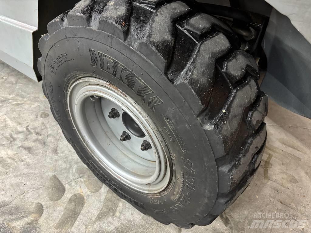 Manitou MH 25.4 T Maastotrukit