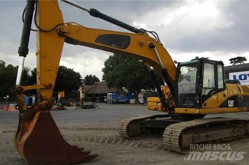 CAT 324D Minikaivukoneet < 7t