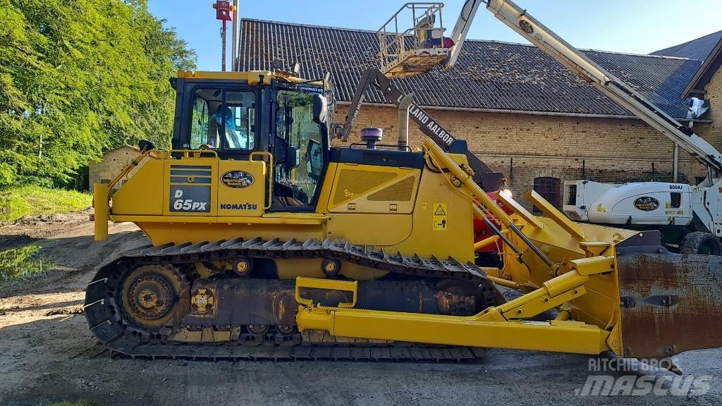 Komatsu D65PX-17 Telaketjupuskutraktorit