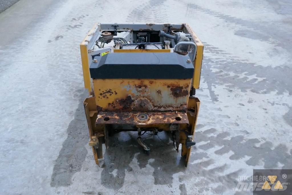 CAT 220-2800 Ohjaamot ja sisustat