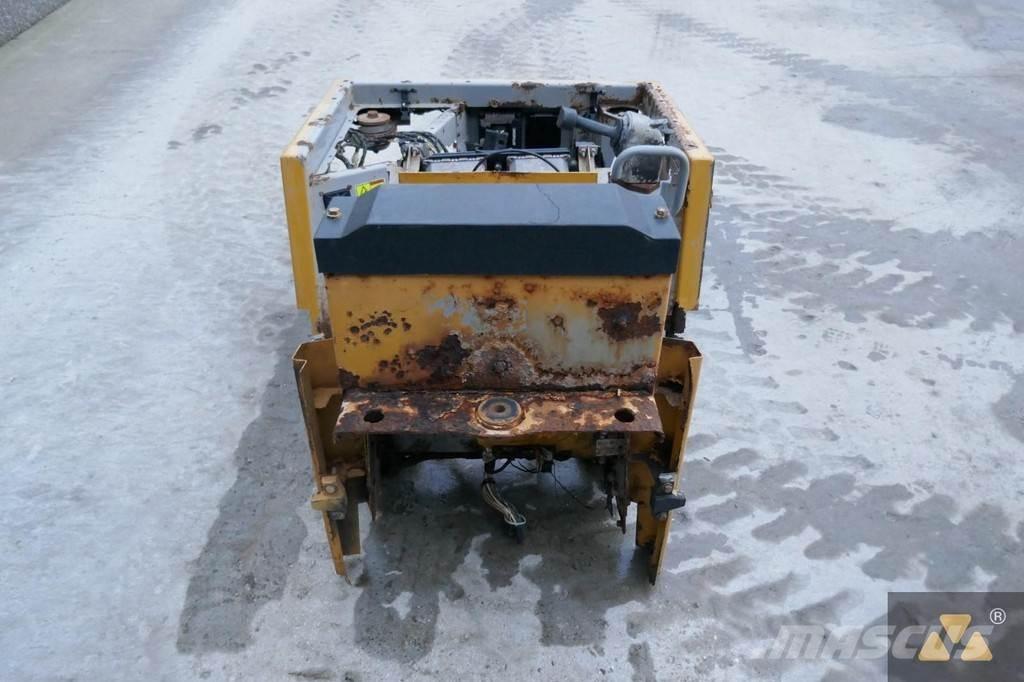 CAT 220-2800 Ohjaamot ja sisustat